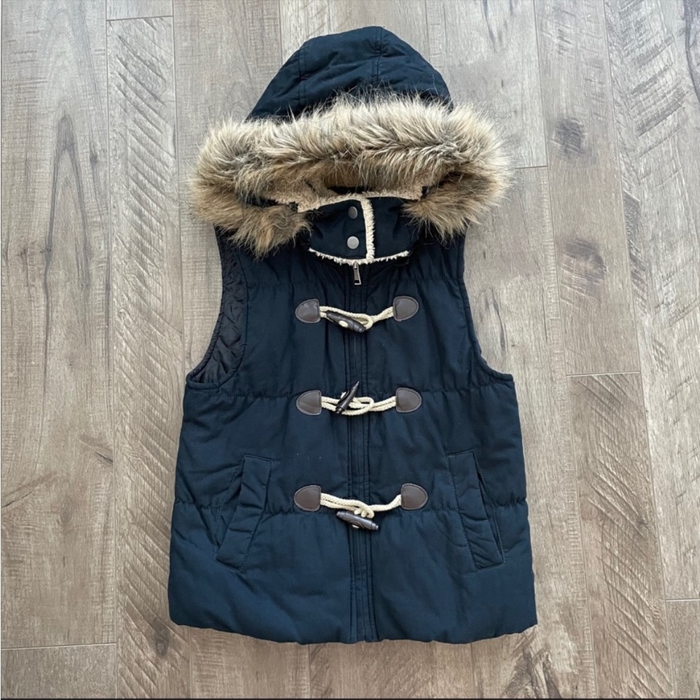 EUC Coffee Shop Toggle Vest Detachable Hoodie in Size XS